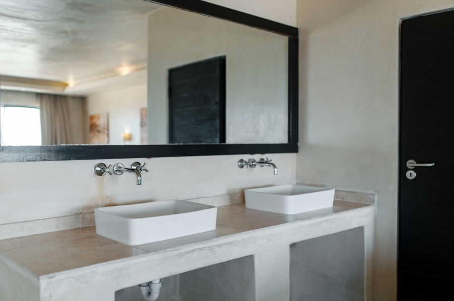 8 Bedroom Property for Sale in Pringle Bay Western Cape